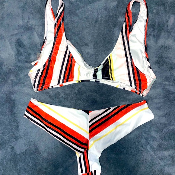 Bikini Set - Picture 2 of 3